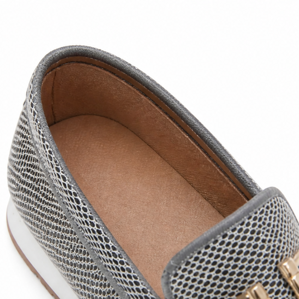 Wearbella – The Loafer That Doesn't Look Like Comfort Shoes