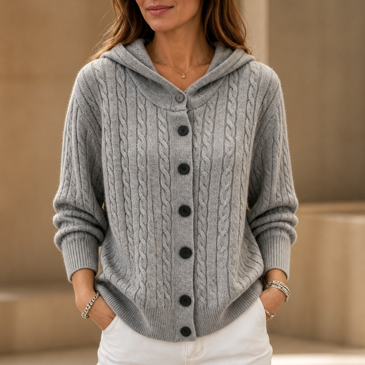 Cablette – Strikket cardigan med hætte og snoninger